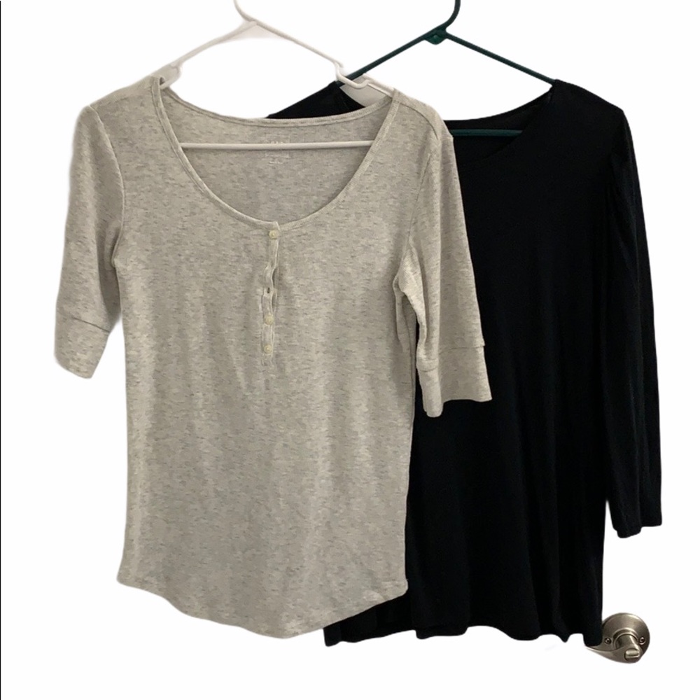 Gap shirt bundle size S and L that fits like small